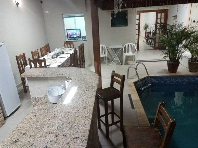 Sobrado à venda com 3 quartos em Tremembé, São Paulo, SP