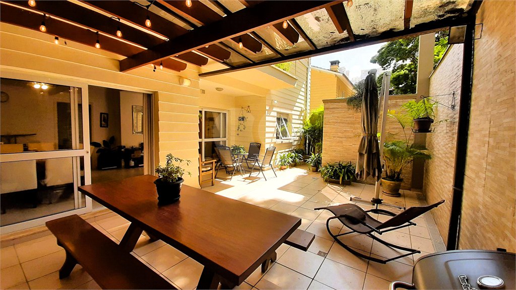 Casa à venda com 4 suítes no condomínio Vila das Acacias, São Paulo - SP