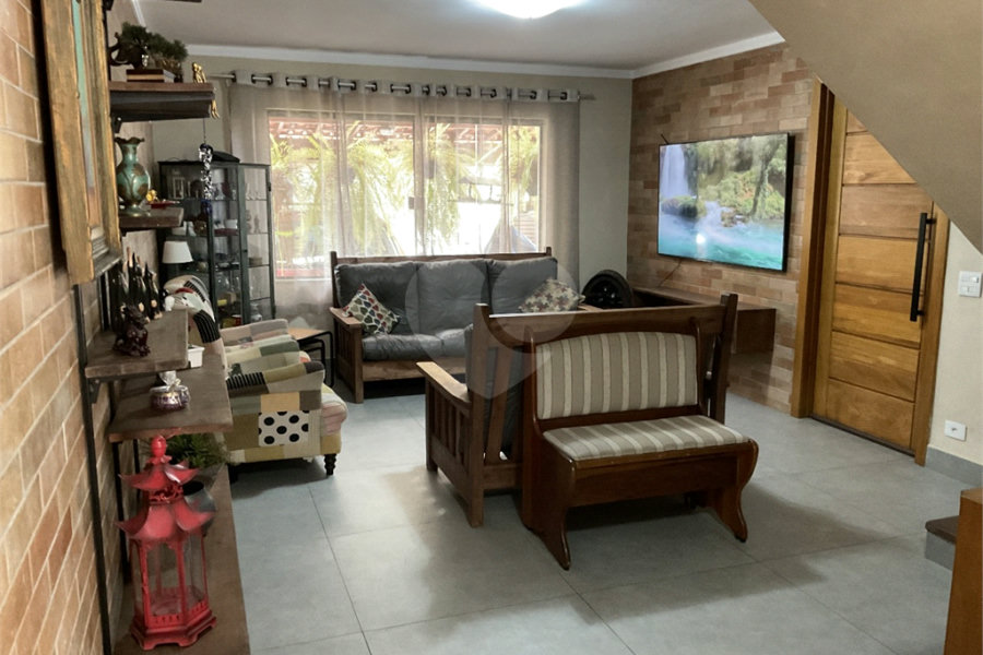 Sobrado à venda com 3 quartos, sendo 1 suíte,  em Horto Florestal, São Paulo, SP