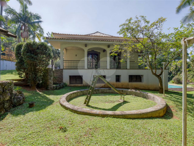 Casa à venda com 5 suítes no condomínio Chácara Flora, São Paulo - SP