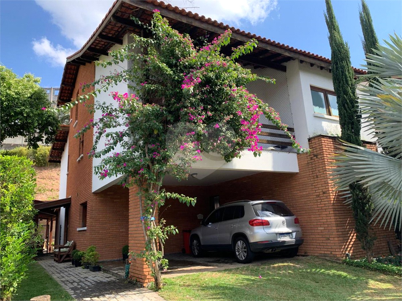 Casa à venda com 4 quartos, sendo 2 suítes, no condomínio Residencial Ypê Branco II, São Paulo - SP