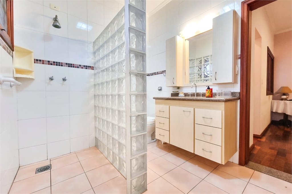 Casa à venda com 4 quartos, sendo 3 suítes, no condomínio Morada da Serra, São José dos Campos - SP