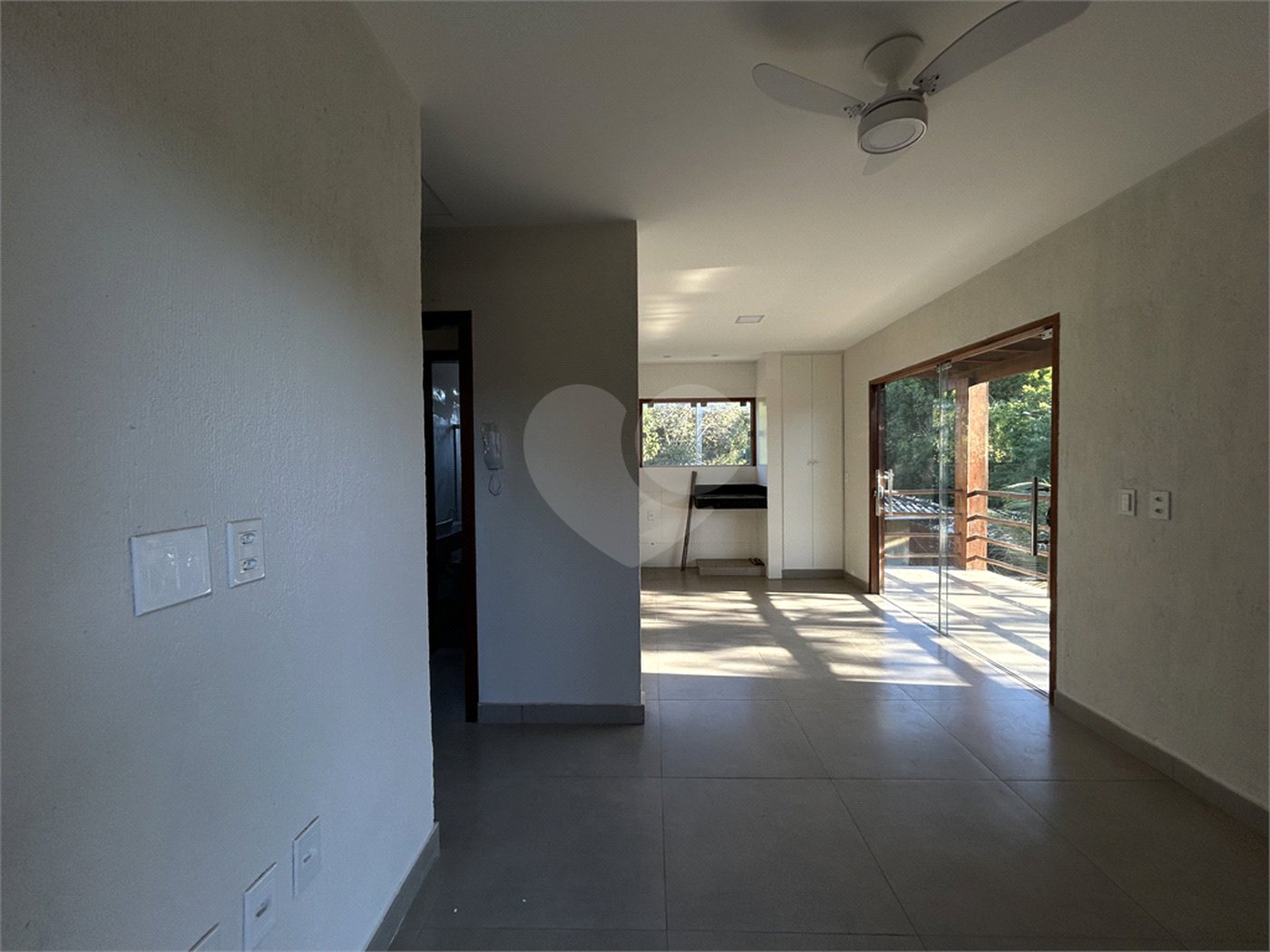 Apartamento à venda com 2 quartos, sendo 1 suíte, no Centro / Arraial D'ajuda, Porto Seguro, BA