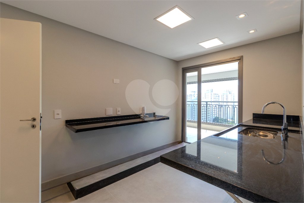 Apartamento para venda em Moema com 3 quartos, sendo 3 suítes, 2 vagas, 149 m²