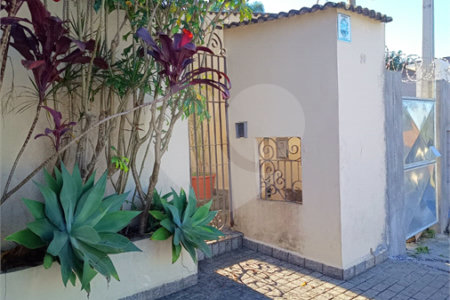 Casa à venda com 3 quartos, sendo 1 suíte,  em Vila Santa Helena, Mogi das Cruzes, SP