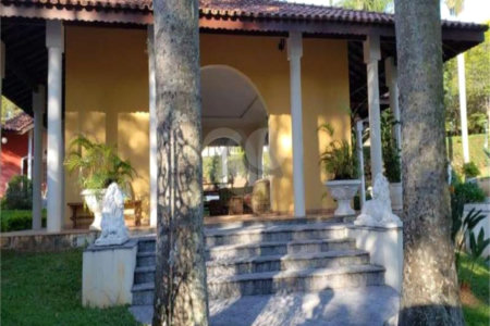 Casa à venda com 4 suítes no condomínio Vale do Itamaraca, Valinhos - SP