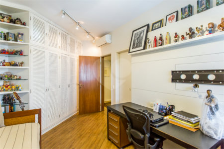 Apartamento à venda com 4 suítes em Real Parque, São Paulo, SP