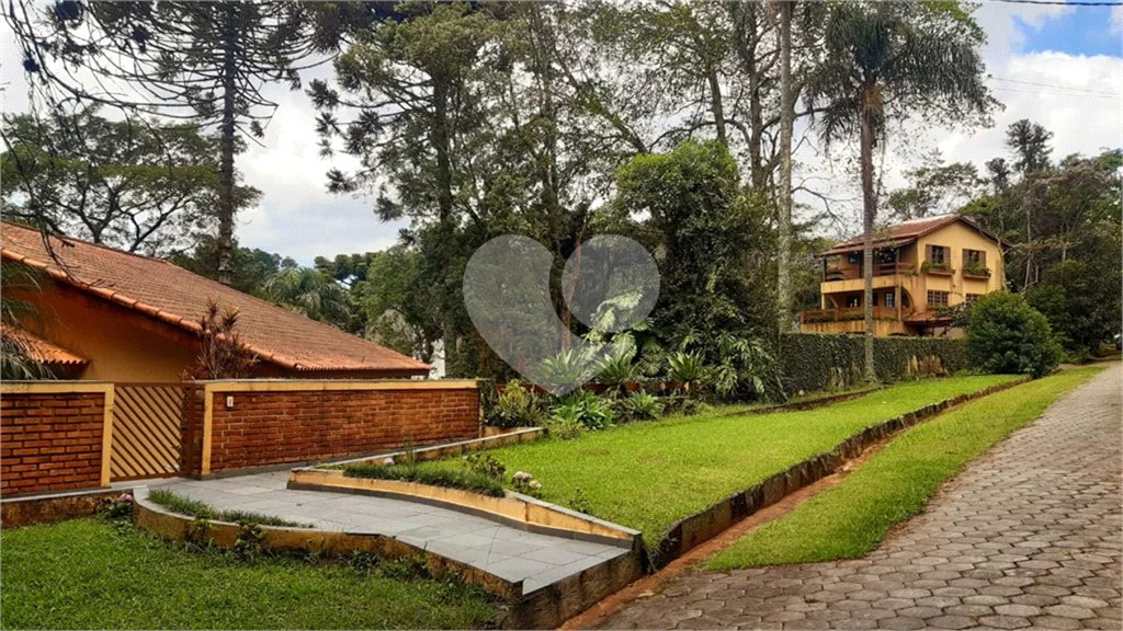 Casa à venda com 3 quartos, sendo 1 suíte, no condomínio Jardim da Monntanha II, Mairiporã - SP