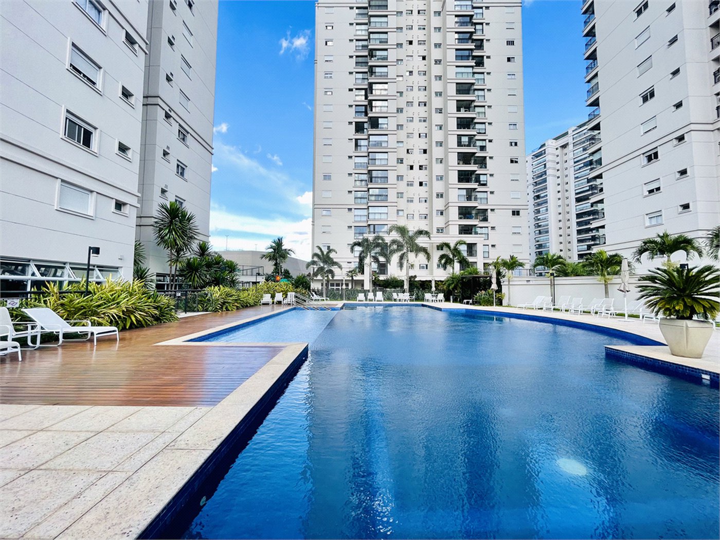 Apartamento à venda com 3 suítes em Vila Gilda, Santo André, SP