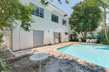 Casa de Vila à venda com 4 quartos, sendo 3 suítes,  em Alto da Boa Vista, São Paulo, SP