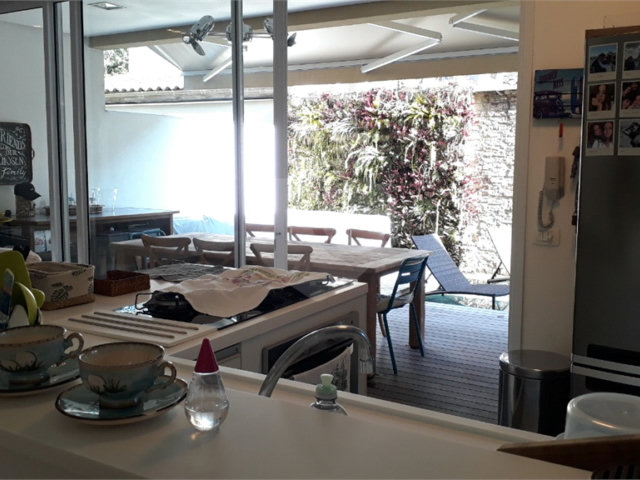Casa à venda com 4 quartos, sendo 3 suítes,  no condomínio Residencial Vila Esmeralda, São Sebastião - SP