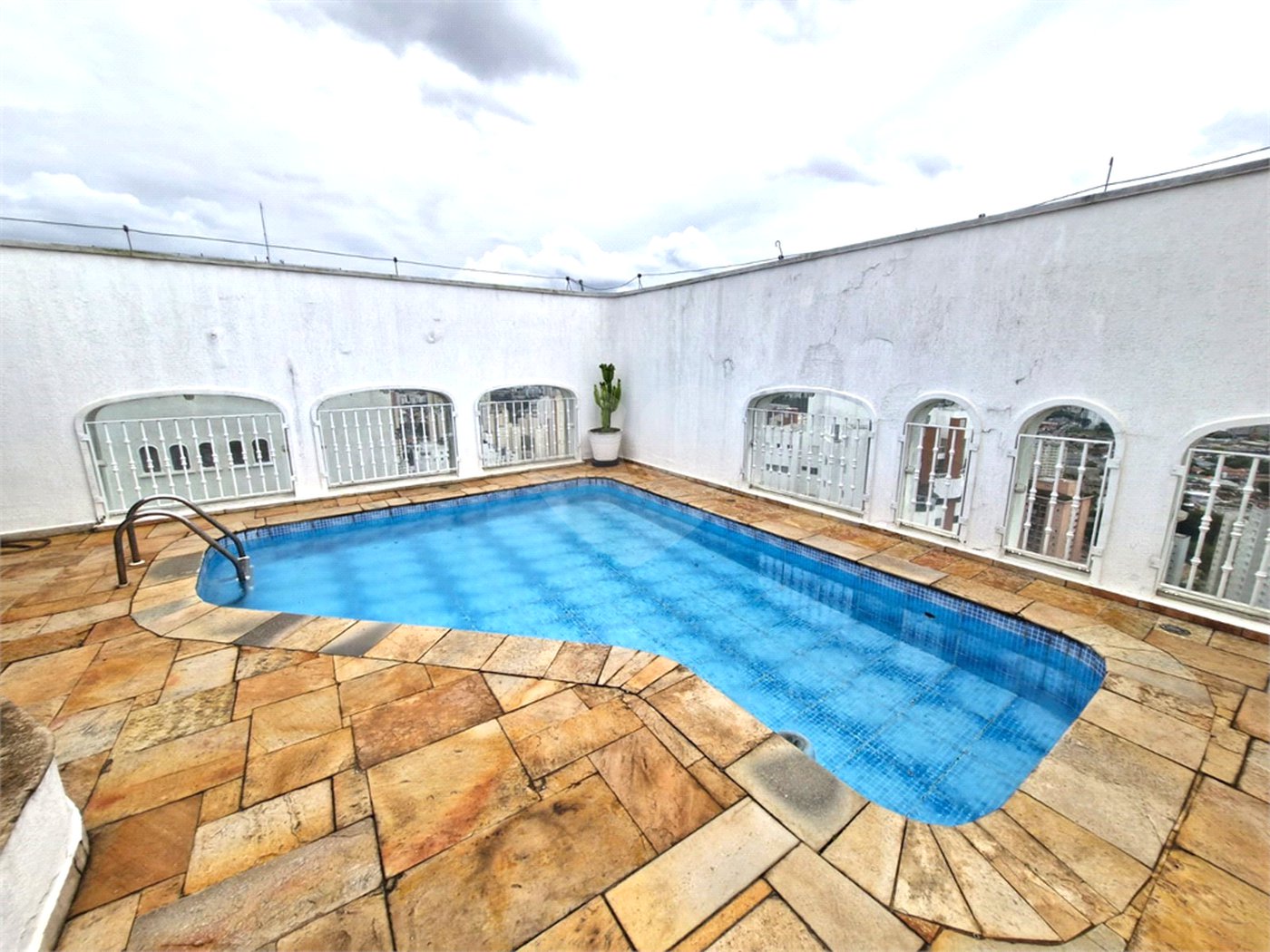 Cobertura à venda ou para alugar com 5 quartos, sendo 4 suítes,  em Jardim Marajoara, São Paulo, SP