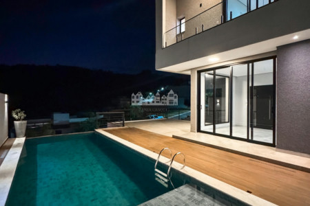 Casa à venda com 3 quartos, sendo 3 suítes, no Condomínio Quintas da Boa Vista, Atibaia - SP