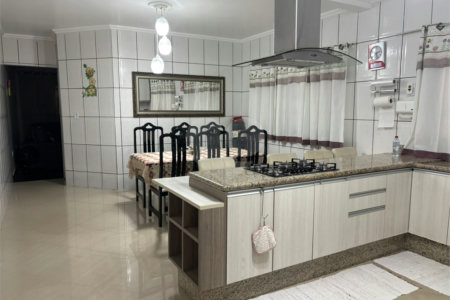 Sobrado à venda com 3 suítes em Jardim Imperador, Suzano, SP