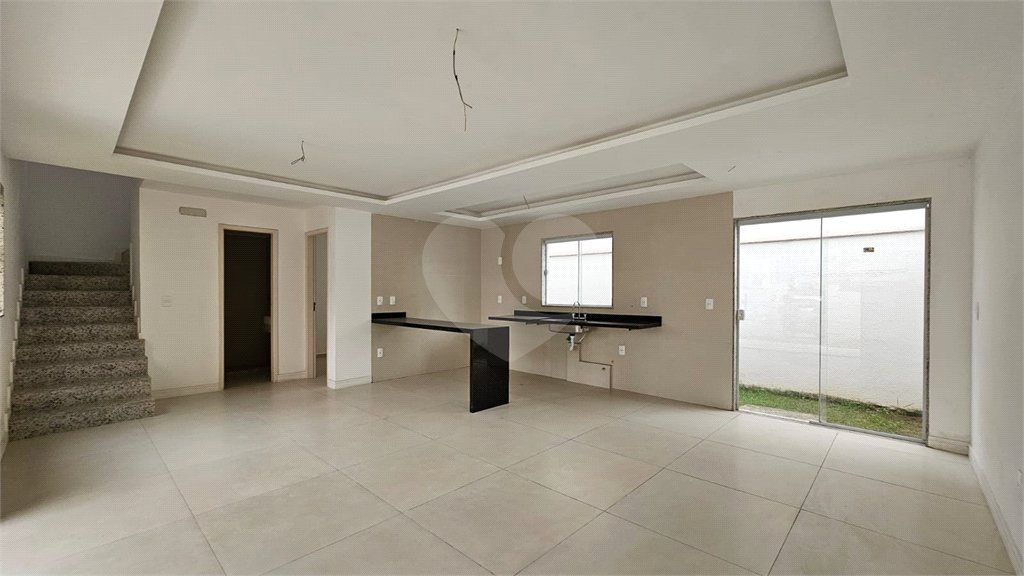 Casa à venda com 4 quartos, sendo 3 suítes, no condomínio Grand Park, Rio de Janeiro - RJ