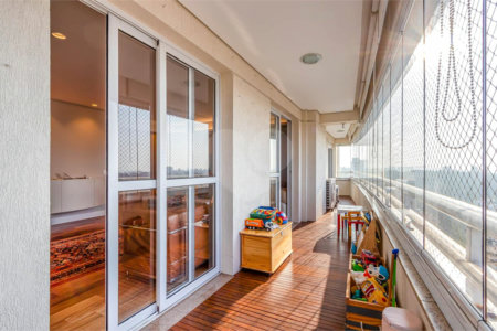 Apartamento à venda com 4 quartos, sendo 3 suítes,  em Real Parque, São Paulo, SP