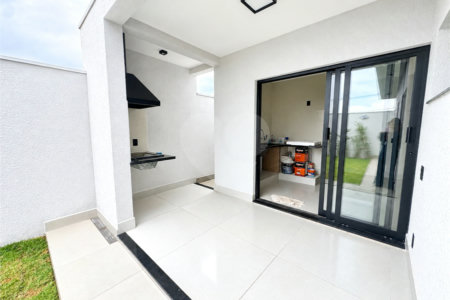 Casa à venda com 2 quartos, sendo 1 suíte, no condomínio Tivolli, Itapetininga - SP