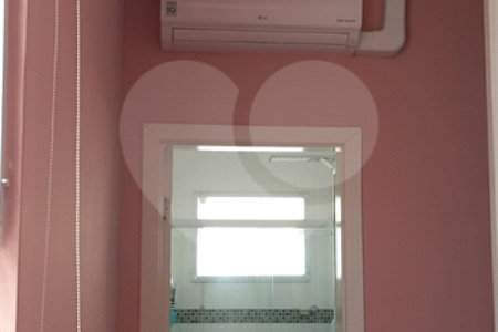 Casa à venda com 3 quartos, sendo 1 suíte, no condomínio Caruatinga, Atibaia - SP