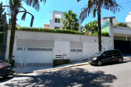 Sobrado à venda ou para alugar com 7 quartos, sendo 4 suítes, em Cidade Jardim, São Paulo, SP
