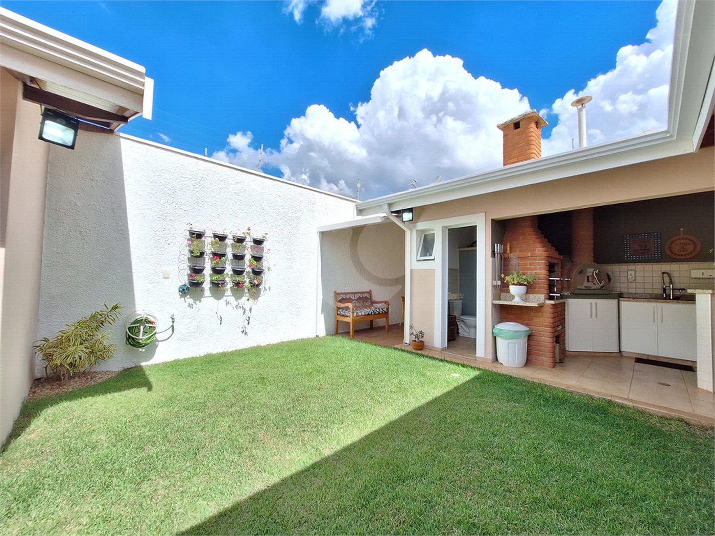 Casa à venda com 3 suítes no condomínio Residencial Villa Di Treviso, Vinhedo - SP