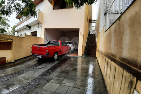 Sobrado à venda com 5 quartos em Vila Nivi, São Paulo, SP