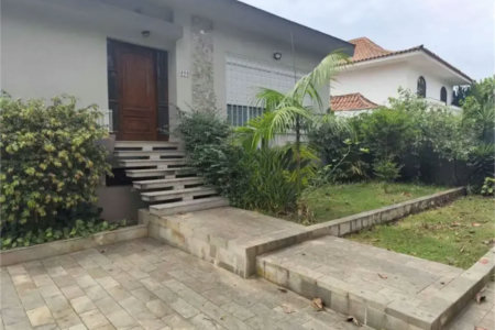 Sobrado à venda com 4 quartos, sendo 2 suítes,  em Lapa, São Paulo, SP