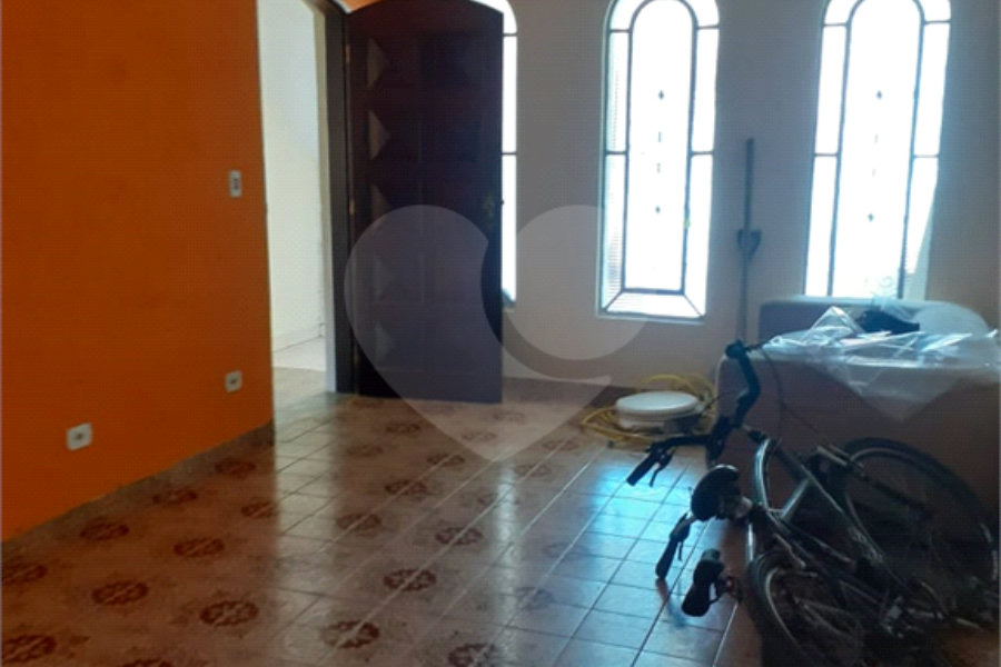 Sobrado à venda com 6 quartos, sendo 1 suíte,  em Jardim Las Vegas, Guarulhos, SP