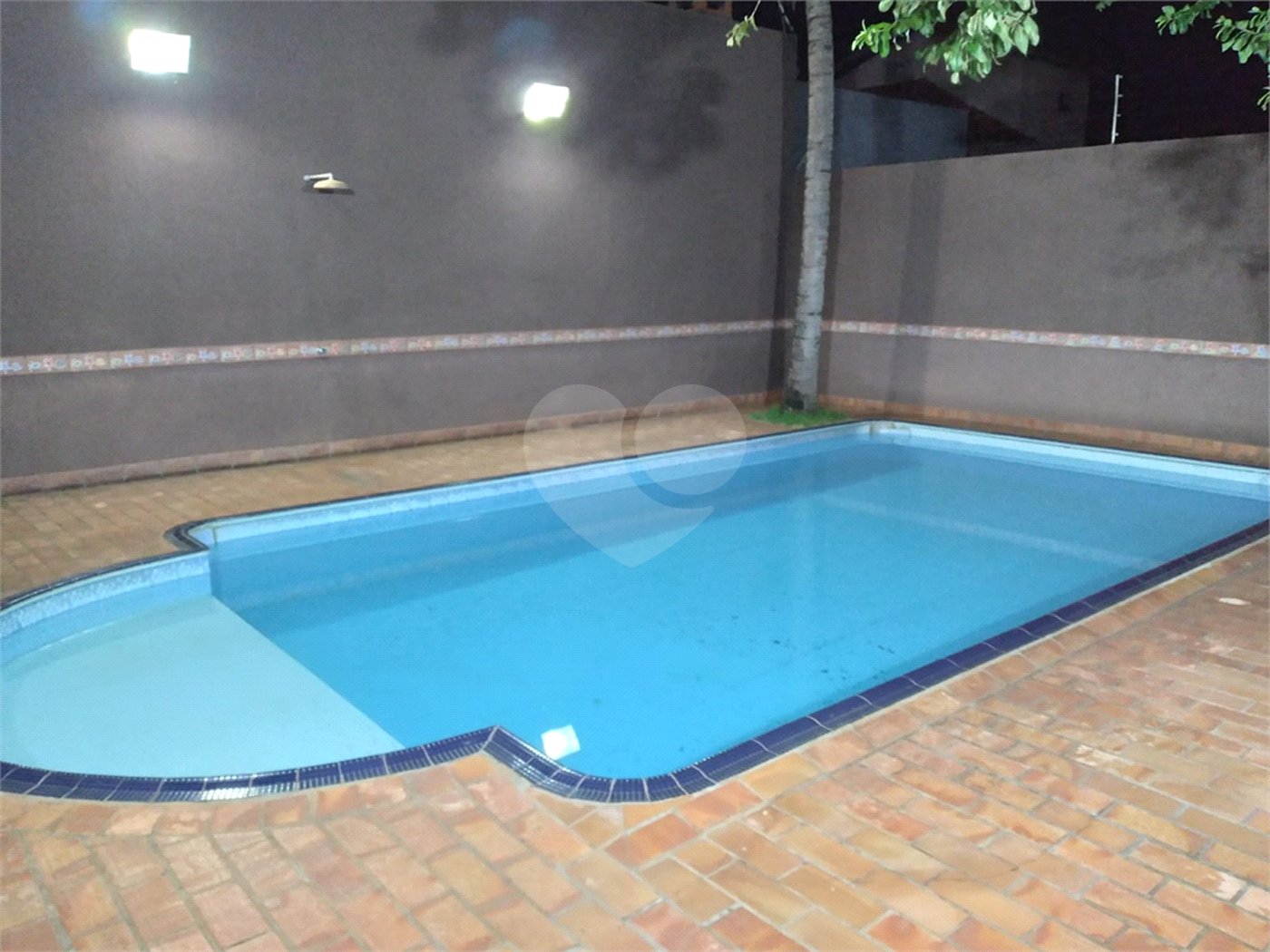 Casa à venda com 3 quartos, sendo 1 suíte, no Centro, Paranaíba, MS