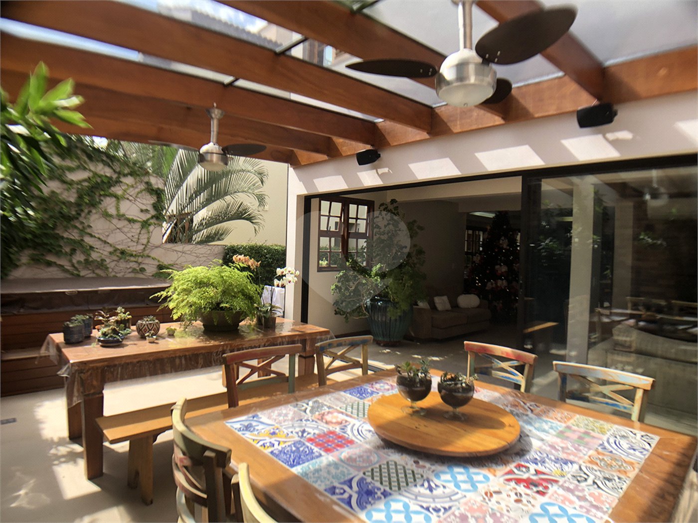 Casa à venda com 4 suítes no condomínio Residencial Floresta, São Paulo - SP