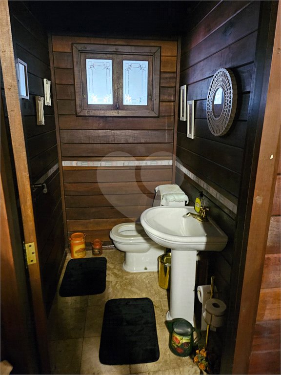 Casa à venda com 4 quartos, sendo 3 suítes, no condomínio Residncial Euroville, Carapicuíba - SP
