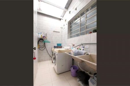 Sobrado à venda com 4 quartos, sendo 2 suítes,  em Vila Pompéia, São Paulo, SP