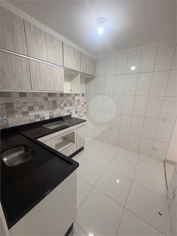 Casa à venda com 2 quartos no condomínio Carvalho Lagares, Poá - SP