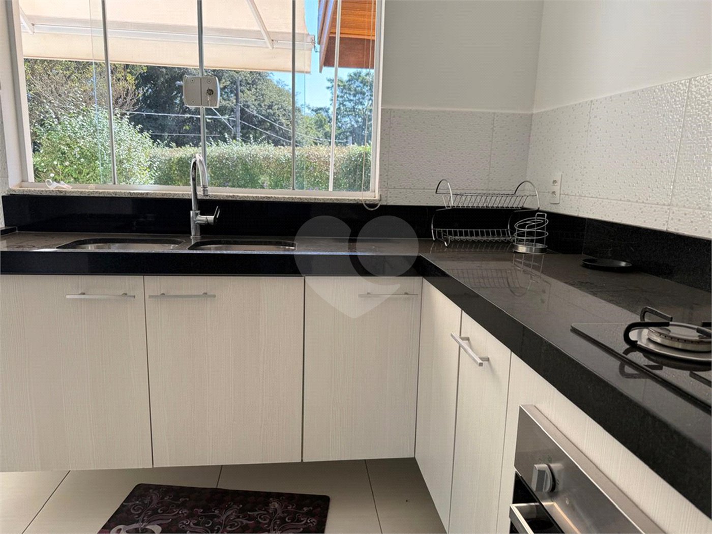 Casa à venda com 3 quartos, sendo 1 suíte, no condomínio Vale do Lago, Sorocaba - SP