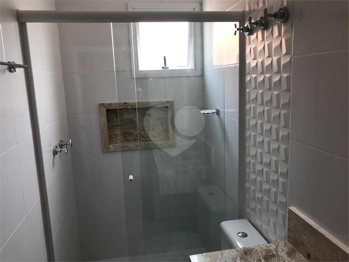 Casa à venda com 3 quartos, sendo 1 suíte, no condomínio Parque Vitória, São Paulo - SP