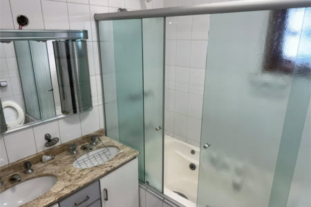Sobrado à venda ou para alugar com 3 suítes em Vila Sônia, São Paulo, SP