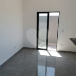 Casa à venda com 3 quartos, sendo 1 suíte, no condomínio Residencial Jardins da Catalunha, Atibaia - SP