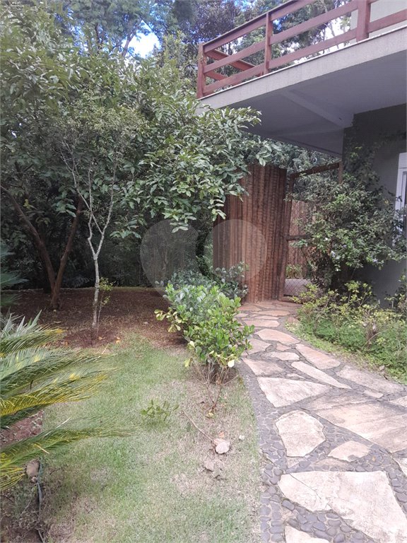 Casa à venda ou para alugar com 4 suítes em Chácaras São Carlos, Cotia, SP