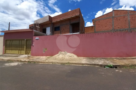 Sobrado no Jd Medeiros.