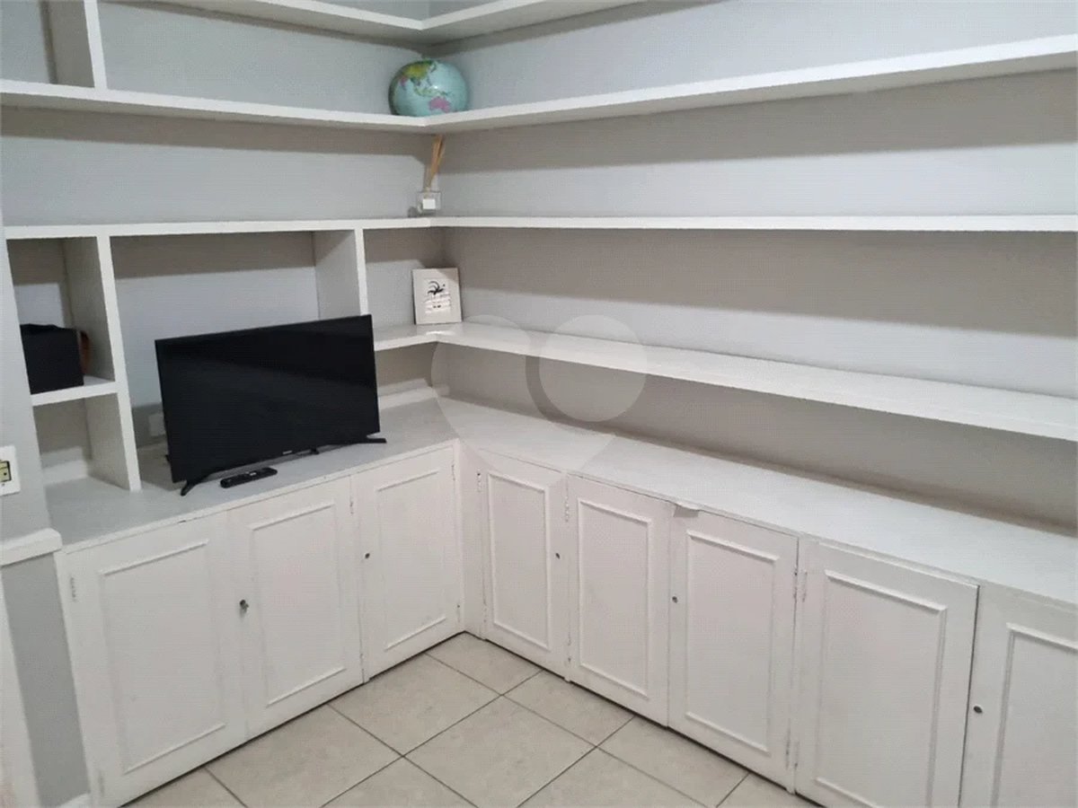 Apartamento 100M2 com 3 dormitórios sendo 1 suíte no melhor do Jardins