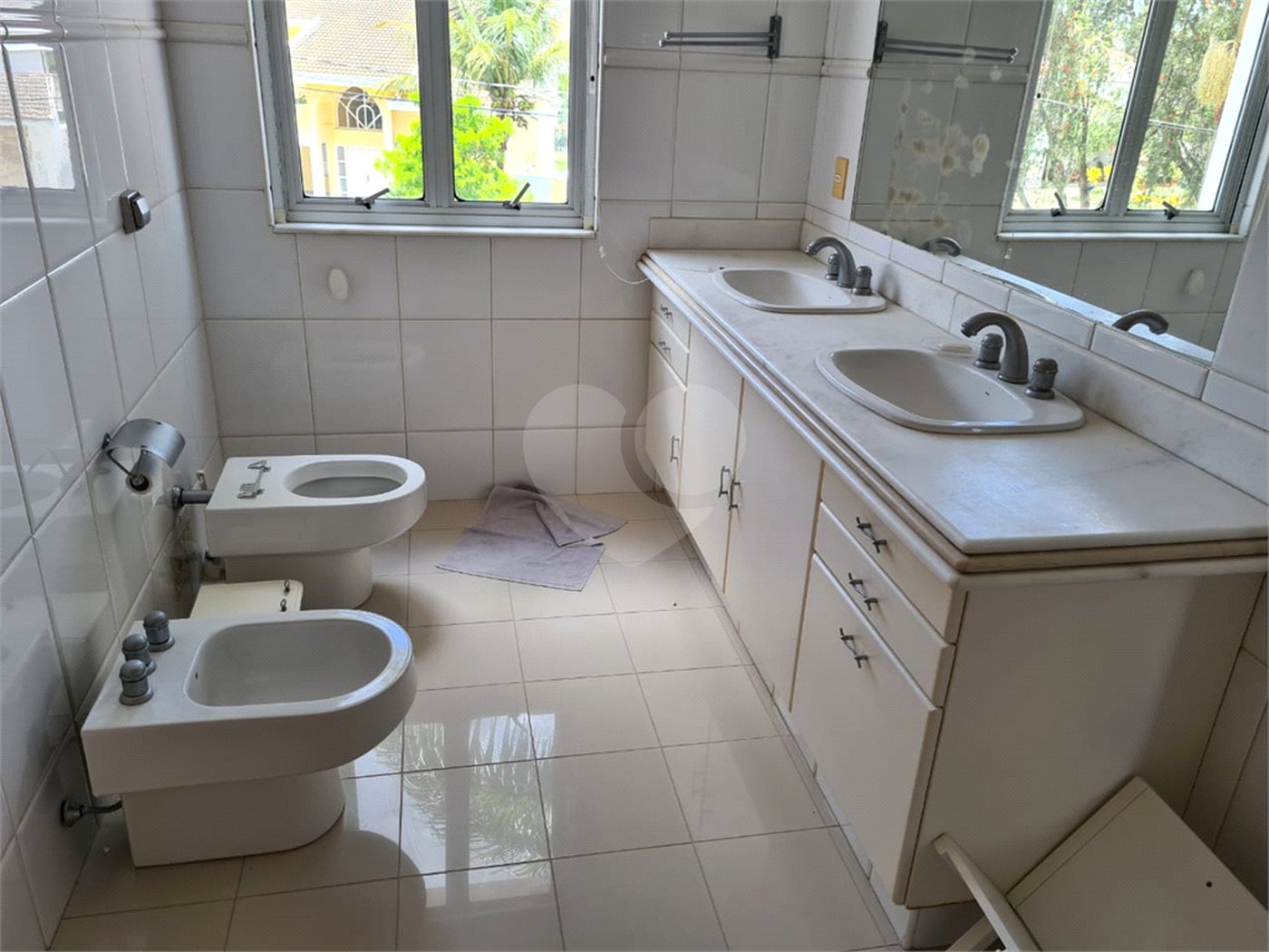 Casa à venda com 6 quartos, sendo 4 suítes, no condomínio Jardim Paulista I, Vinhedo - SP