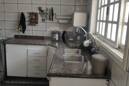 Sobrado à venda com 4 quartos, sendo 1 suíte, em Chácara Jafet, Mogi das Cruzes, SP