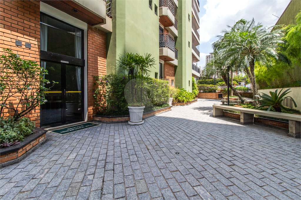 Apartamento à venda com 4 quartos, sendo 2 suítes,  em Vila Mariana, São Paulo, SP
