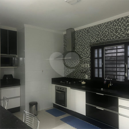 Sobrado à venda com 3 quartos, sendo 1 suíte,  em Vila Romanópolis, Ferraz de Vasconcelos, SP