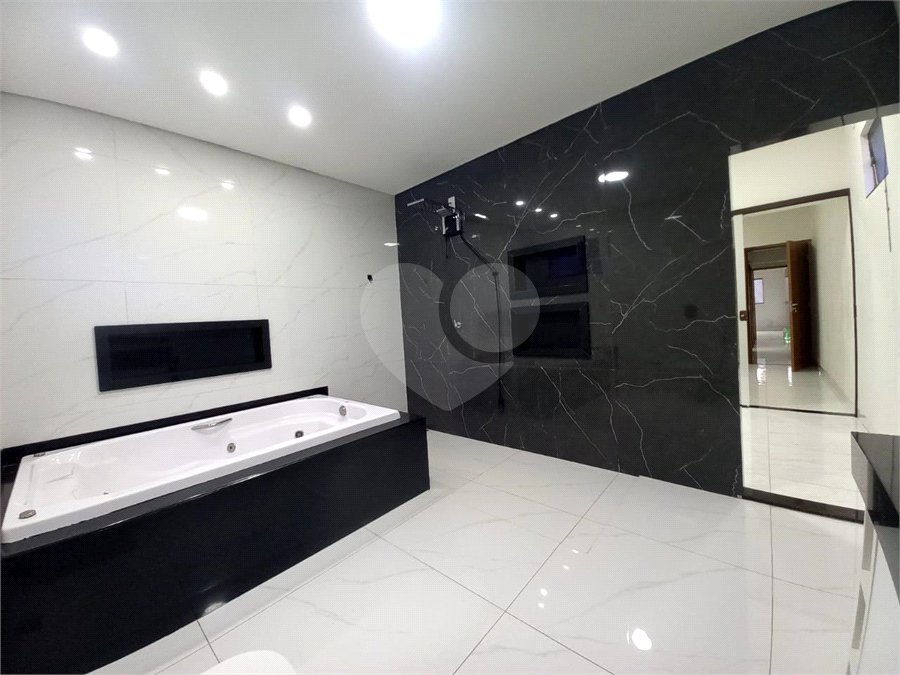 Casa à venda com 3 quartos, sendo 1 suíte,  em Vila Santa Catarina, Dourados, MS
