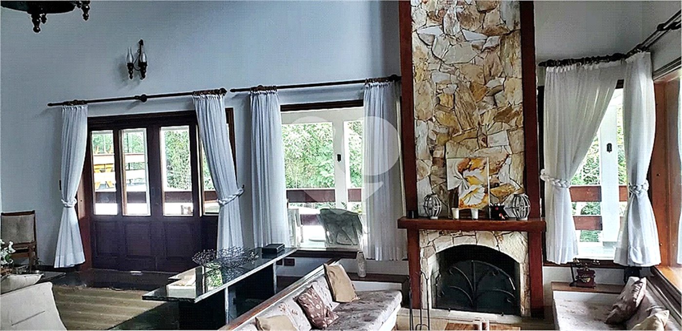 Casa à venda com 4 suítes no condomínio Alpes da Cantareira, Mairiporã - SP