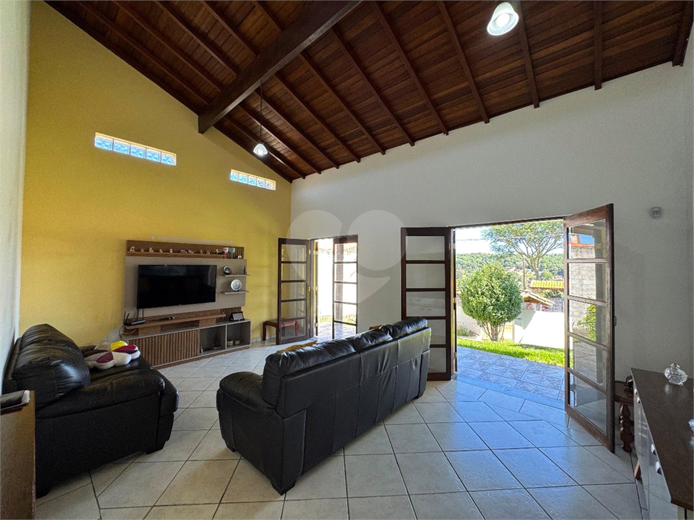 Chácara à venda com 3 quartos, sendo 1 suíte, em Pavão (canguera), São Roque, SP