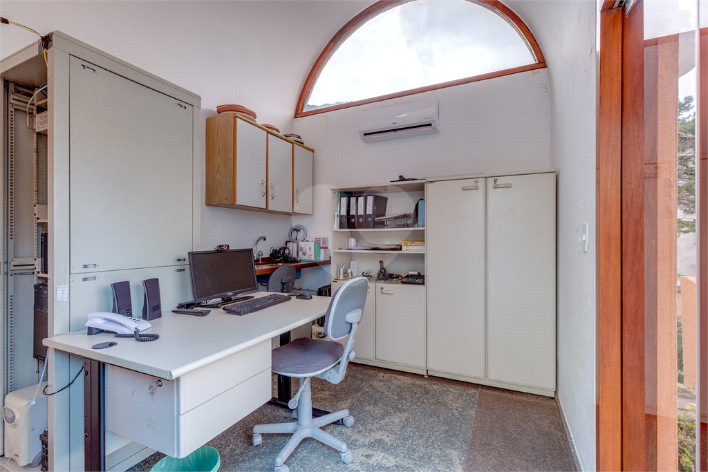 Casa à venda com 5 quartos, sendo 4 suítes, em Alto da Boa Vista, São Paulo, SP