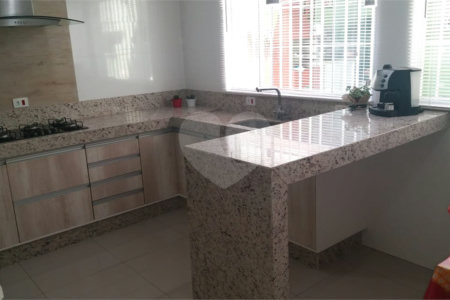 Casa à venda com 3 quartos, sendo 1 suíte, em Nova Cerejeira, Atibaia, SP