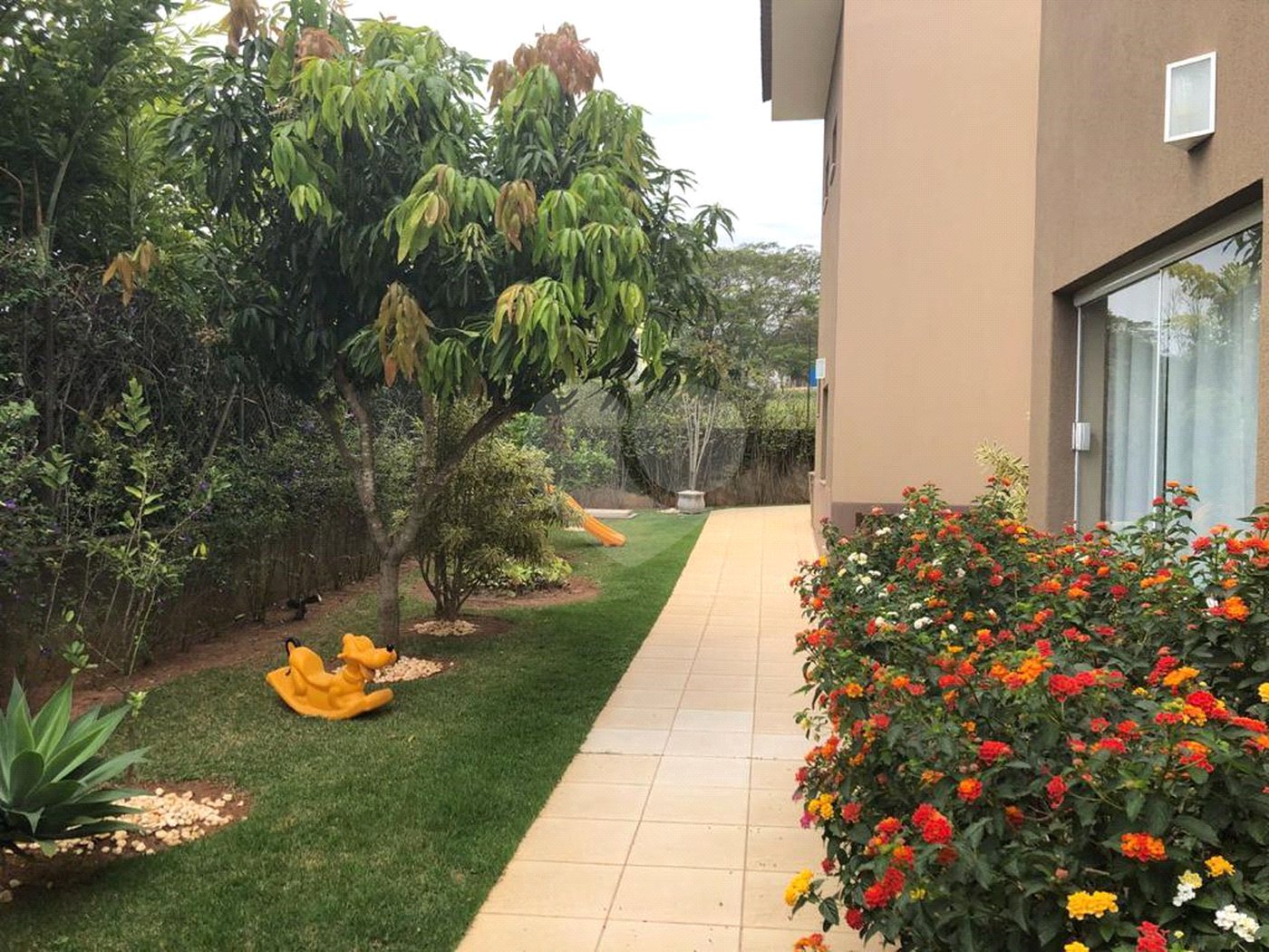 Casa à venda com 5 suítes no condomínio Terras de Mont Serrat, Salto - SP