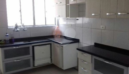 Casa à venda com 4 quartos, sendo 1 suíte,  em Chora Menino, São Paulo, SP